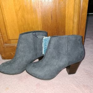 Old Navy Never Worn booties